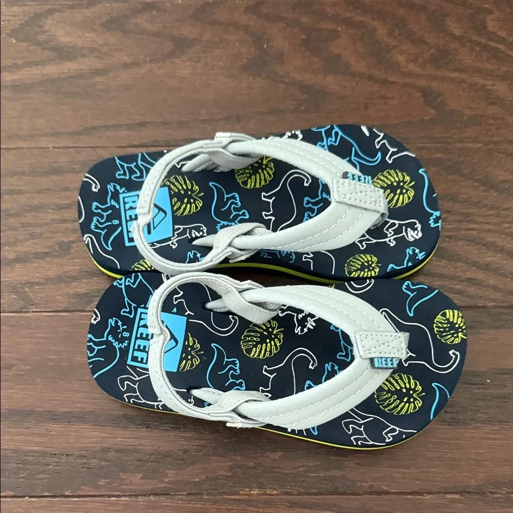 NWOB Reef Kids Dinosaur Print Flip Flops Sandals Size 8